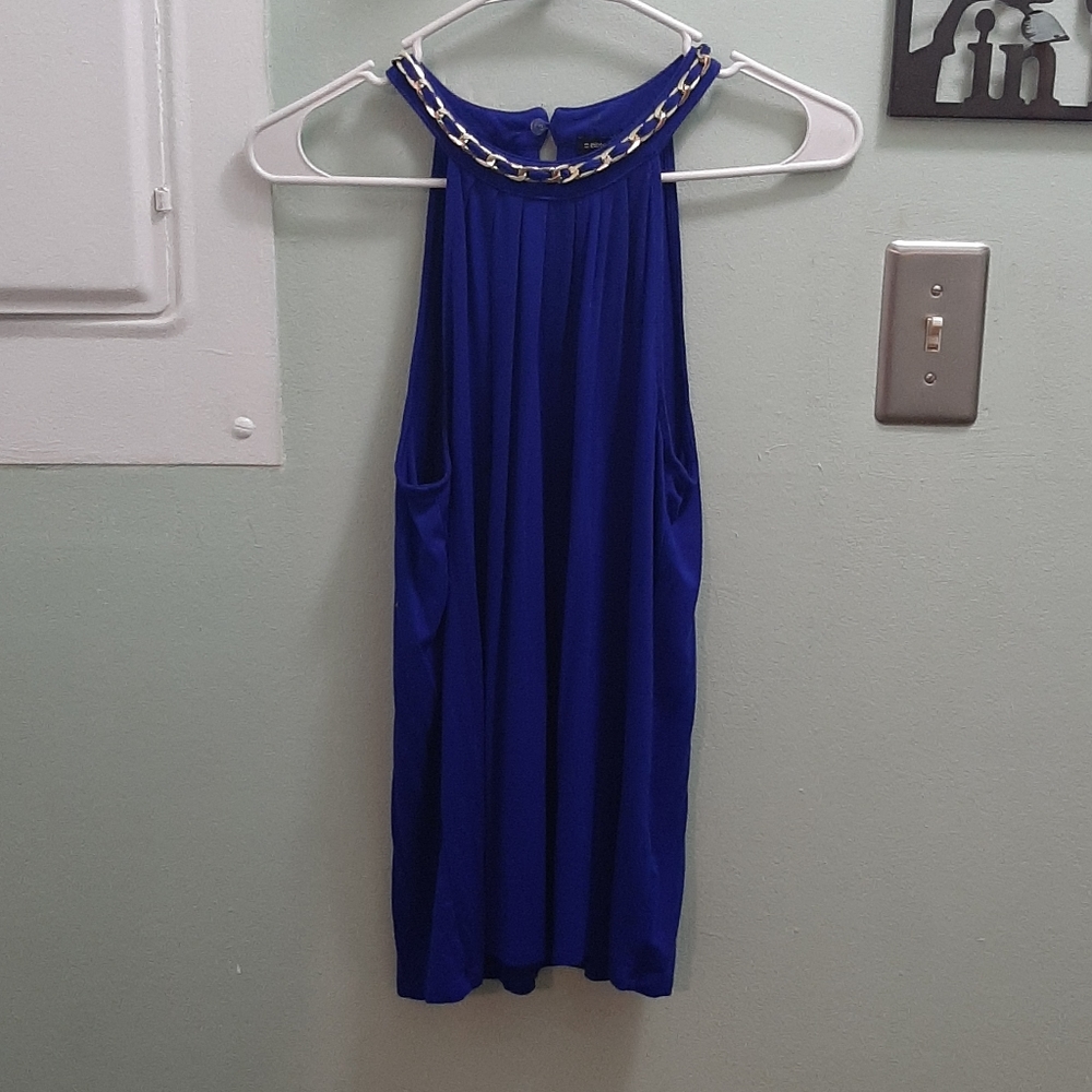 sleeveless shirt